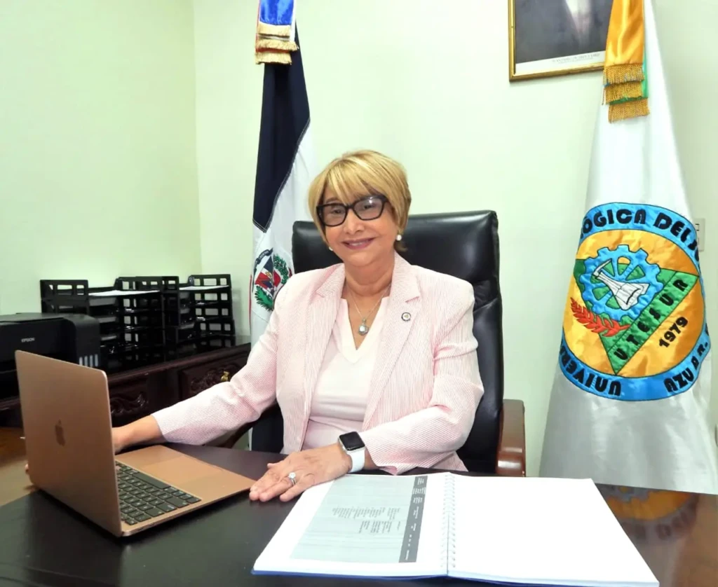 rectora-utesur-felicita-periodistas